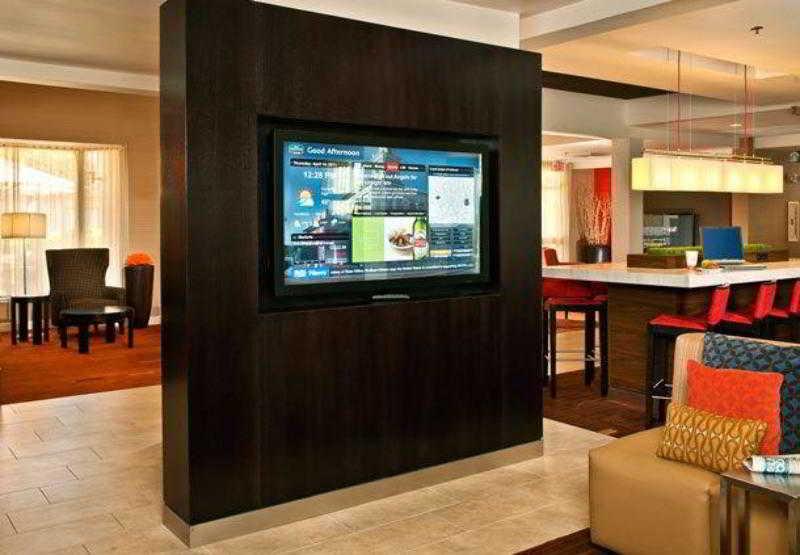 Courtyard By Marriott Фейетвилл Экстерьер фото