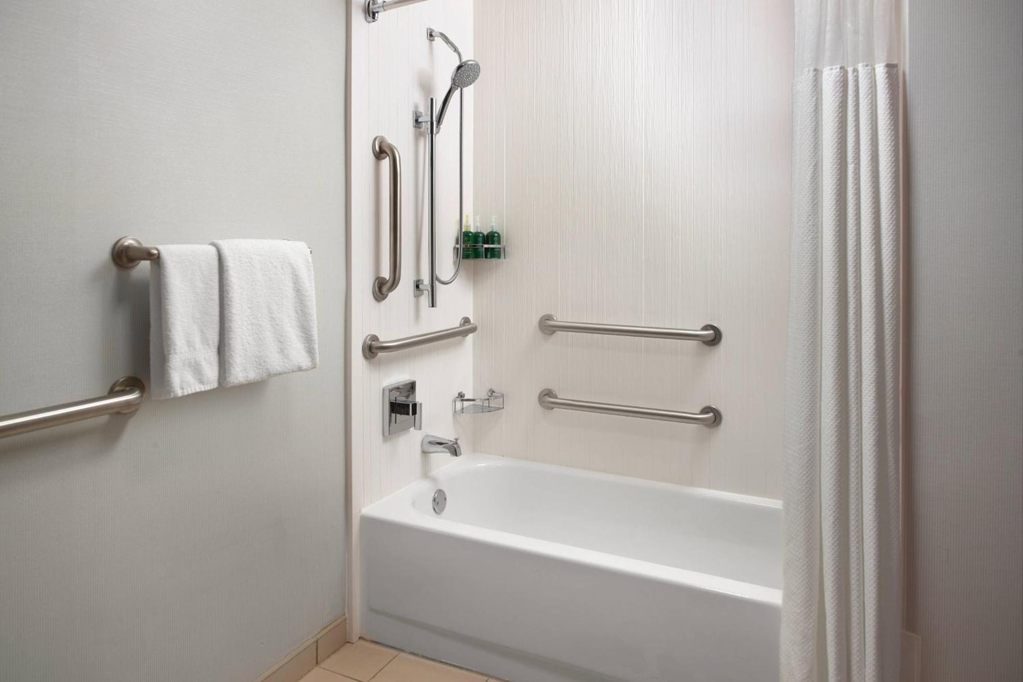 Courtyard By Marriott Фейетвилл Экстерьер фото